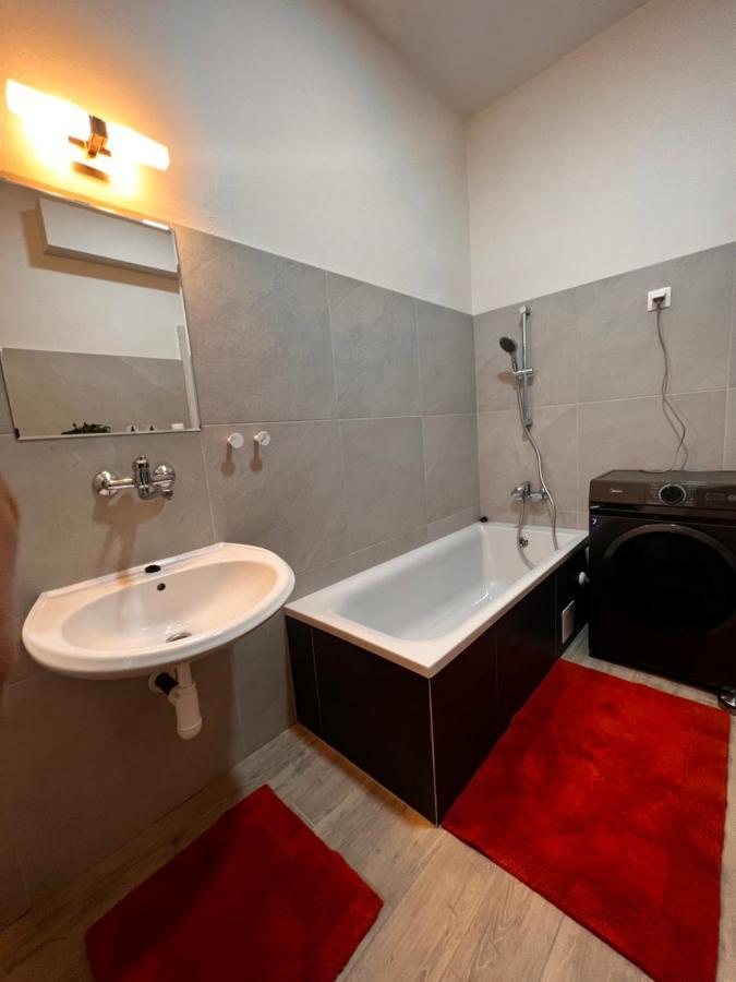 Apartmany V Centre - Vlastna Izba So Spolocnou Kuchynou A Kupelnou Moze Byt Zdielana 2 Inymi Izbami Martin Dış mekan fotoğraf